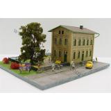 Diorama Schule mit beleuchtetem Auto