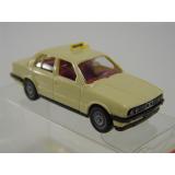 HO 149 14 BMW 320i Taxi creme